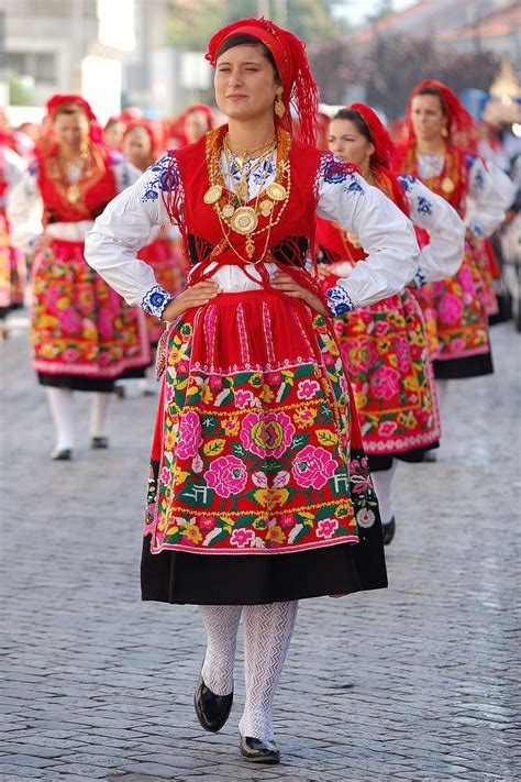 Roupas Típicas de Portugal: Um Passeio pela Moda Tradicional